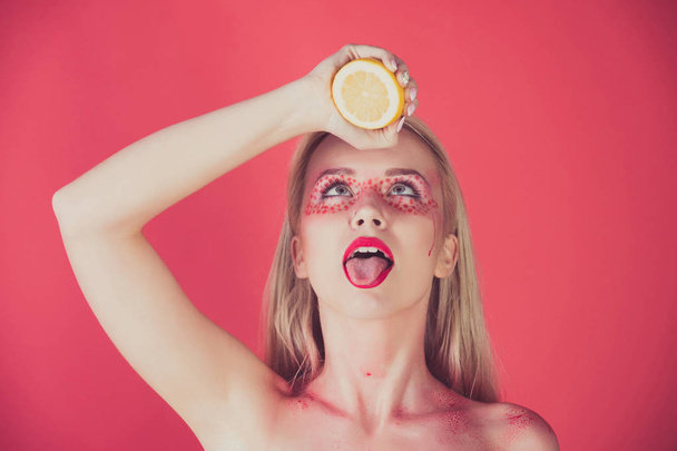 pretty blonde woman with creative fashionable makeup hold lemon, vitamin - Foto, Imagen