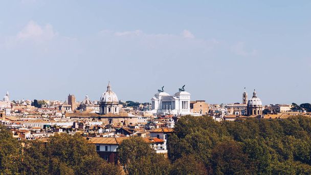 Panoramisch uitzicht over het historische centrum van Rome, Italië cast - Foto, afbeelding