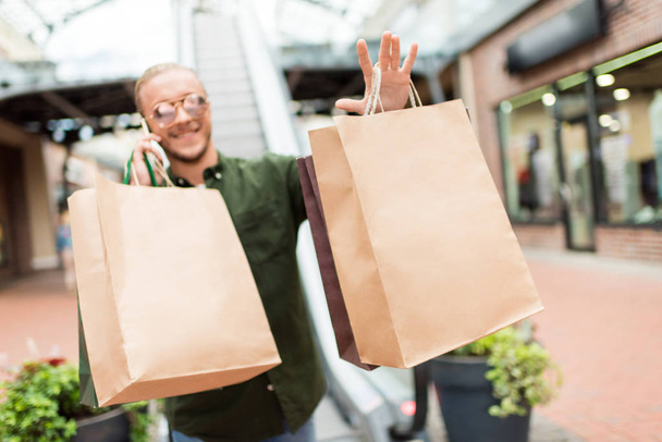 man with shopping bags in mall - Фото, зображення