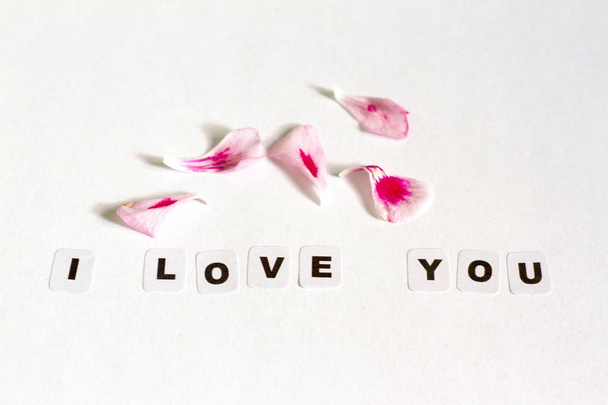 Mensagem de amor escrita em letras pretas
 - Foto, Imagem