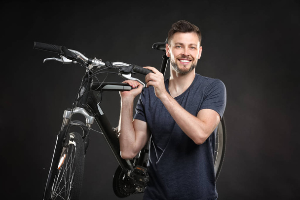 young man with bicycle - Foto, Bild