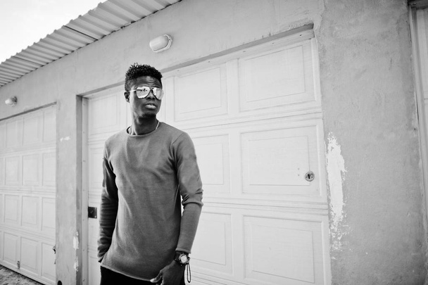 Portrait of an attractive black african american man in sunglass - Fotoğraf, Görsel