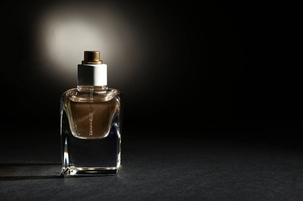 glass perfume bottle - Φωτογραφία, εικόνα