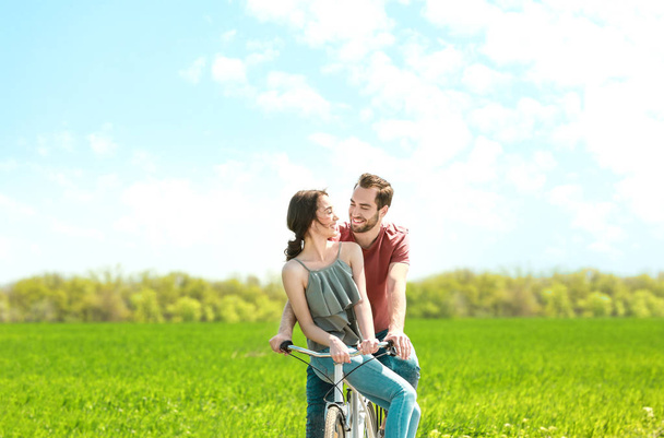 couple riding bicycle - Zdjęcie, obraz