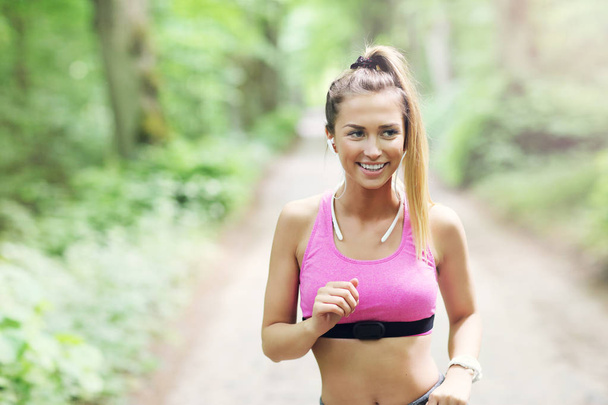 Woman jogging in the forest - Foto, Bild