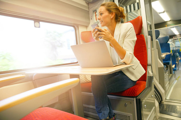 Businesswoman in train working - Foto, Imagen