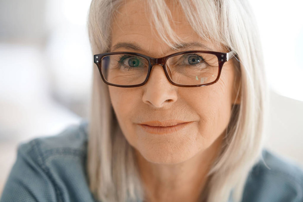 senior woman with eyeglasses - Foto, Imagem
