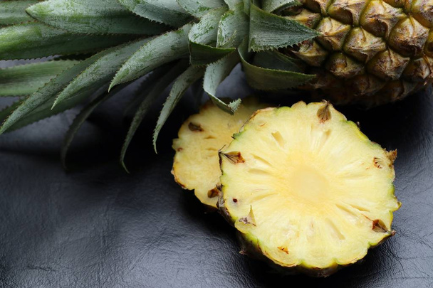 свіжий шматочок ананаса
 - Фото, зображення