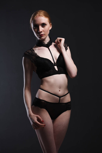 Sexy girl in underwear posing in studio - Foto, Bild