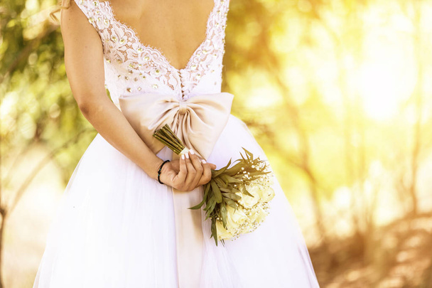 Wedding Beautiful bride with bouquet - Valokuva, kuva