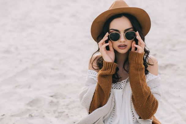 Beautiful model in brown hat - Foto, Imagem