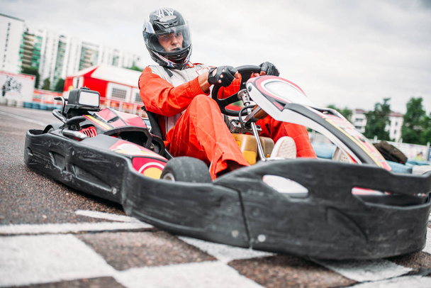 Karting racer noszenie hełm  - Zdjęcie, obraz