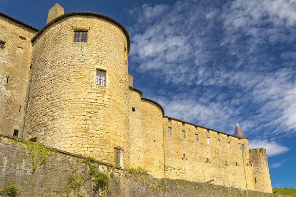Castillo de Sedán en Francia
 - Foto, Imagen