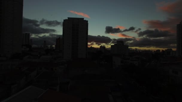 Вид с воздуха на закат в Сан-Паулу, Бразилия
 - Кадры, видео