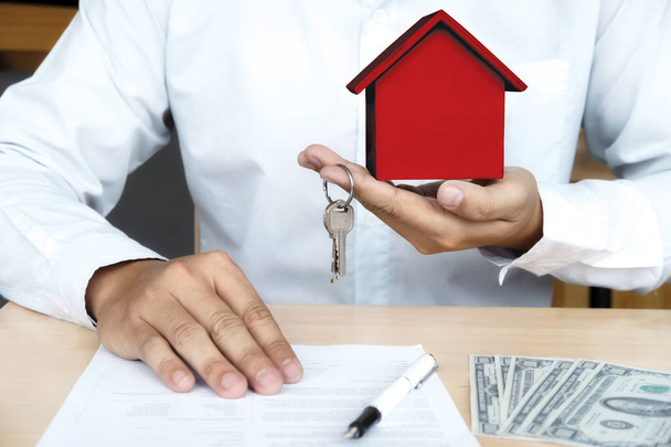Immobilier à vendre et concept d'assurance
 - Photo, image
