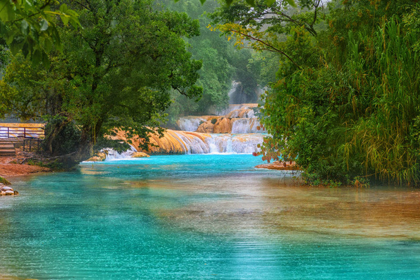 Wodospady Cascadas de Agua Azul. Agua Azul. Jukatan. Meksyk - Zdjęcie, obraz