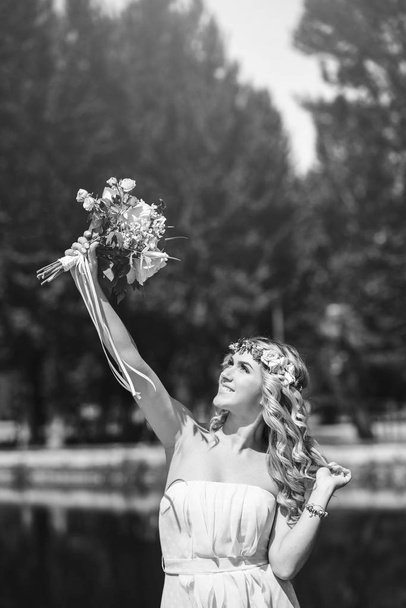 bride with wedding bouquet - Фото, изображение