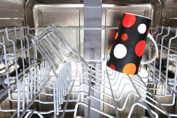 Wet máquina de lavar louça interior
 - Foto, Imagem