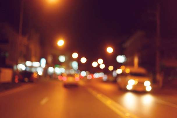 ночной свет на автомобиле на городской улице
 - Фото, изображение