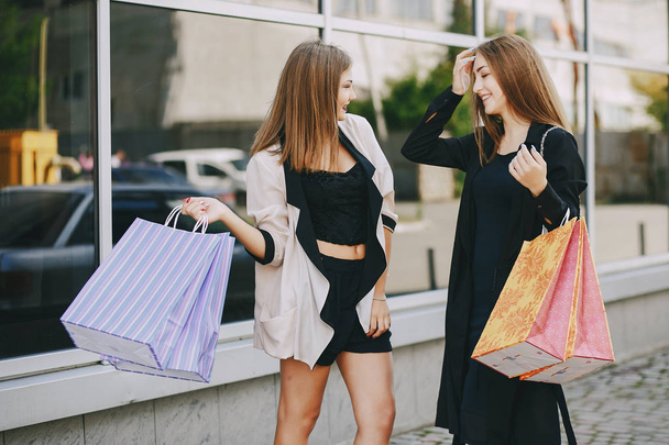 Girls On Shopping - Foto, afbeelding