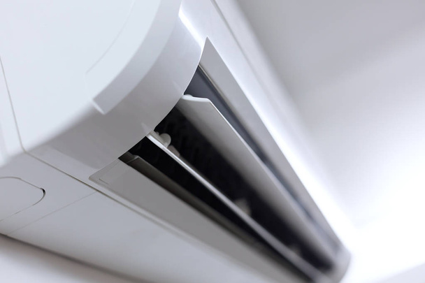 Air conditioner verse koelsysteem - Foto, afbeelding