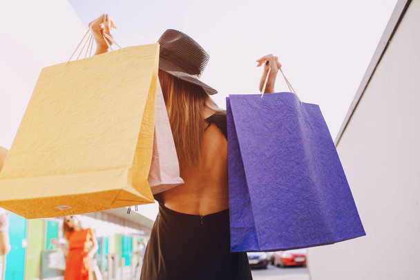 girl is shopping - Foto, imagen