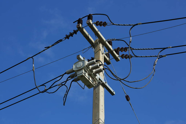 poder pólo de eletricidade e fio elétrico
 - Foto, Imagem