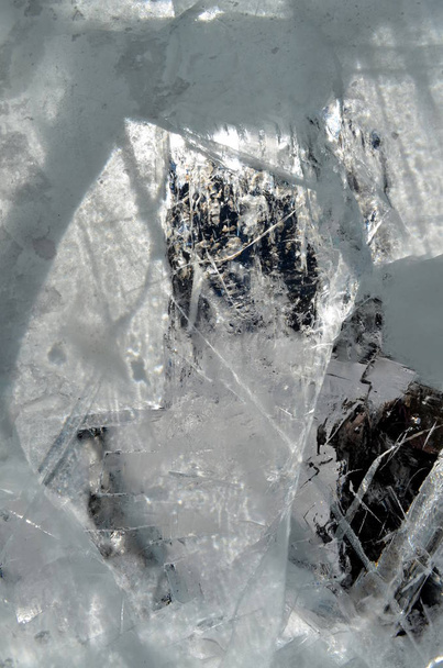 Természetes átlátszó jég kristályok textúra repedt háttér - Fotó, kép