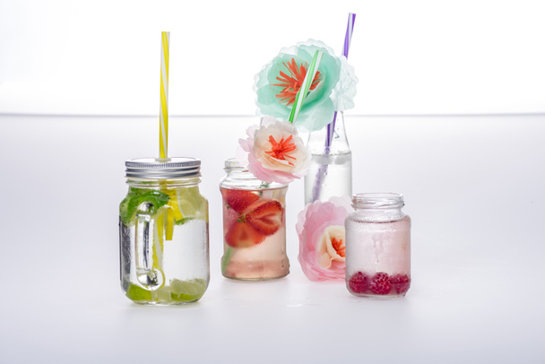 refreshing beverages and flowers - Foto, Bild