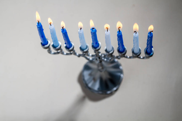 Fiesta judía de Hanukkah, Hanukkah menorah
 - Foto, imagen
