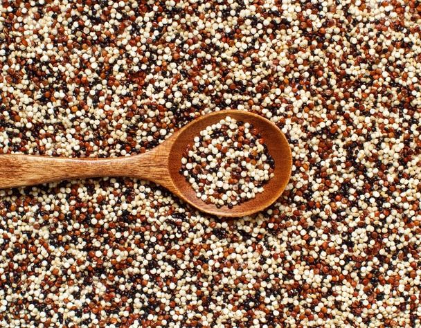 ungekochte gemischte Quinoa-Körner - Foto, Bild