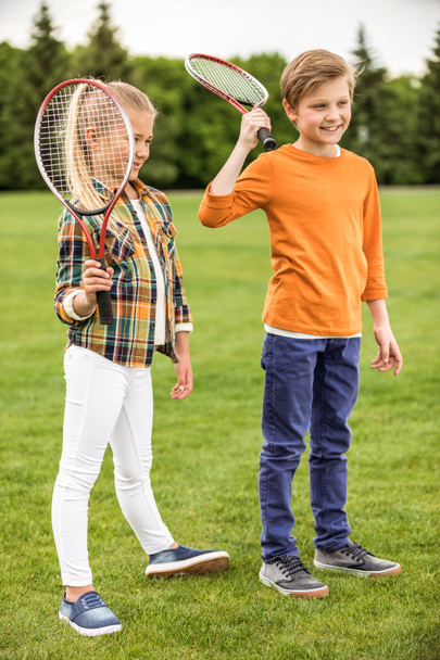 Siblings playing badminton  - Fotografie, Obrázek
