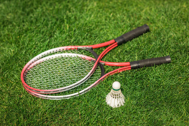 badminton rackets with shuttlecock  - Foto, Imagen
