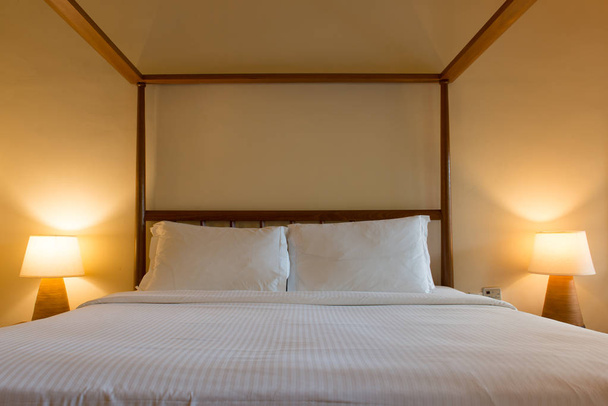 luxe hotel slaapkamer - Foto, afbeelding