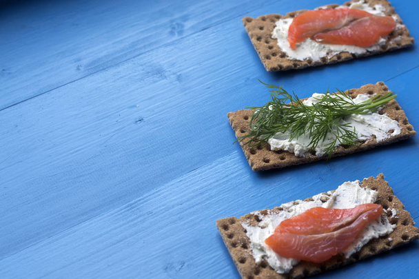Healthy lunch, of crispbread with salmon and cream cheese - Photo, Image