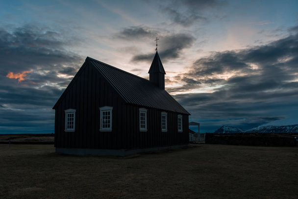 Budir iglesia negra
 - Foto, Imagen