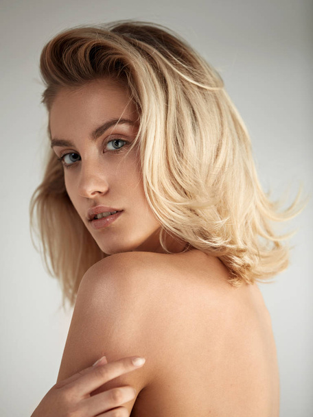 Closeup portrait of a beautiful blond young woman - Foto, Bild