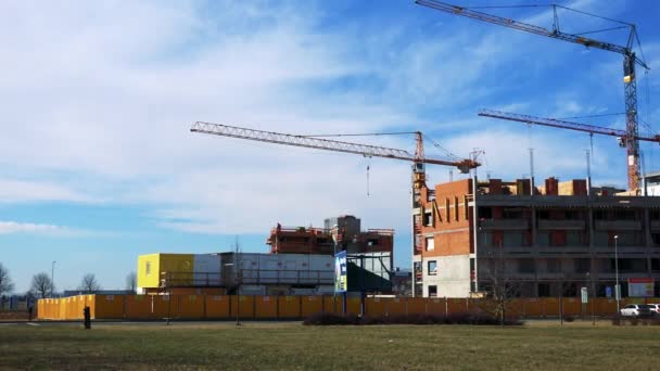chantier de construction de bloc d'appartements avec grues
 - Séquence, vidéo
