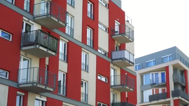 bloco moderno de arranha-céus de apartamentos com
  - Filmagem, Vídeo
