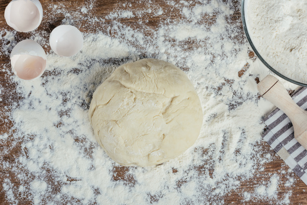Dough with rolling pin  - Фото, зображення