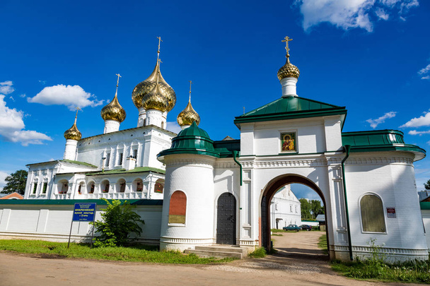 Resurrection Monastery of the 17th century in Uglich, Russia - Фото, изображение
