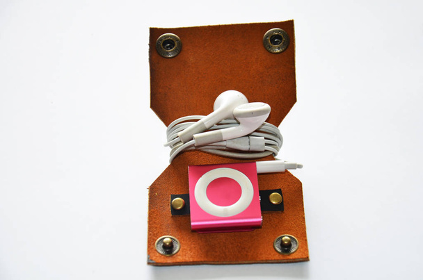 Ручной подлинный кожаный карман для хранения кабеля наушника
 - Фото, изображение