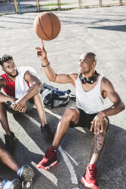 jugadores de baloncesto afroamericanos
  - Foto, Imagen