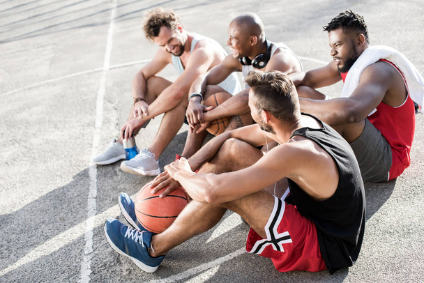 többnemzetiségű kosárlabda csapat - Fotó, kép