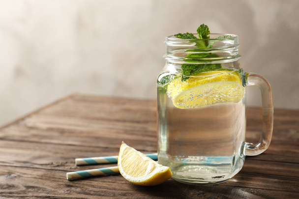 Refreshing lemon water - Foto, imagen