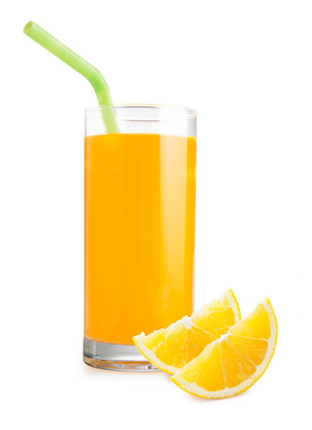 Piękne owoce pić szklankę soku pomarańczowego i plasterki pomarańcza  - Zdjęcie, obraz
