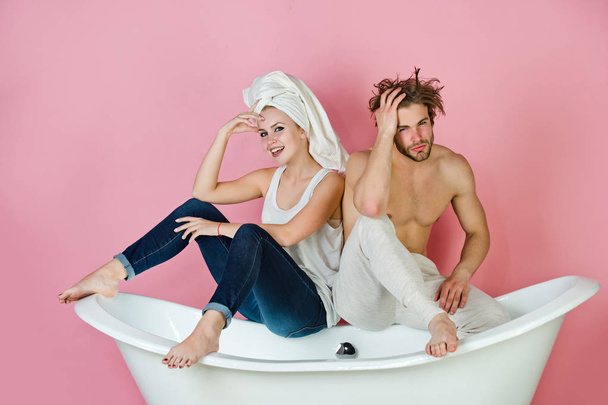 happy couple in love of man and woman on bathtub - Foto, imagen