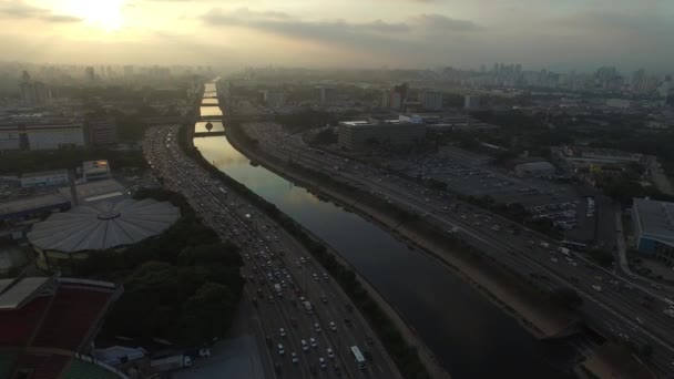Widok z lotu ptaka z Marginal Tiete, Sao Paulo, Brazylia - Materiał filmowy, wideo