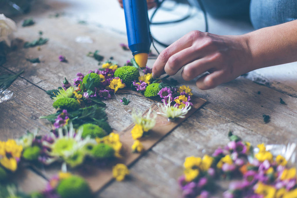 Florist making flower decoration - Fotó, kép