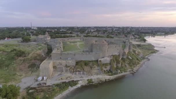 Vista aérea de la antigua fortaleza en Belgorod-Dniester al amanecer, Ucrania
 - Imágenes, Vídeo